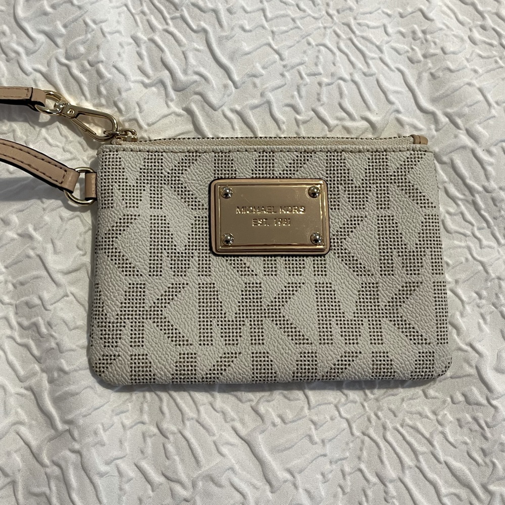 White peddled leather Micheal kors wristlet